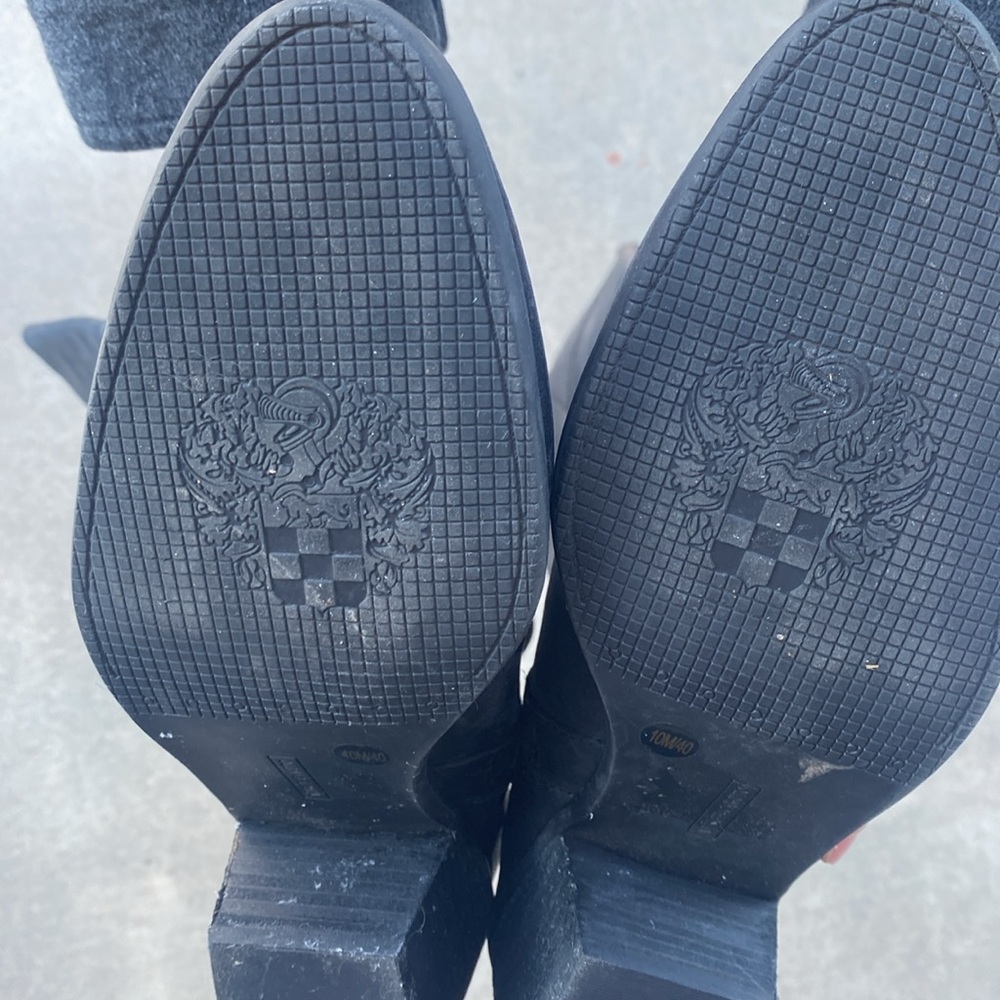 Vince Camuto distressed black leather boots - Picture 4 of 5